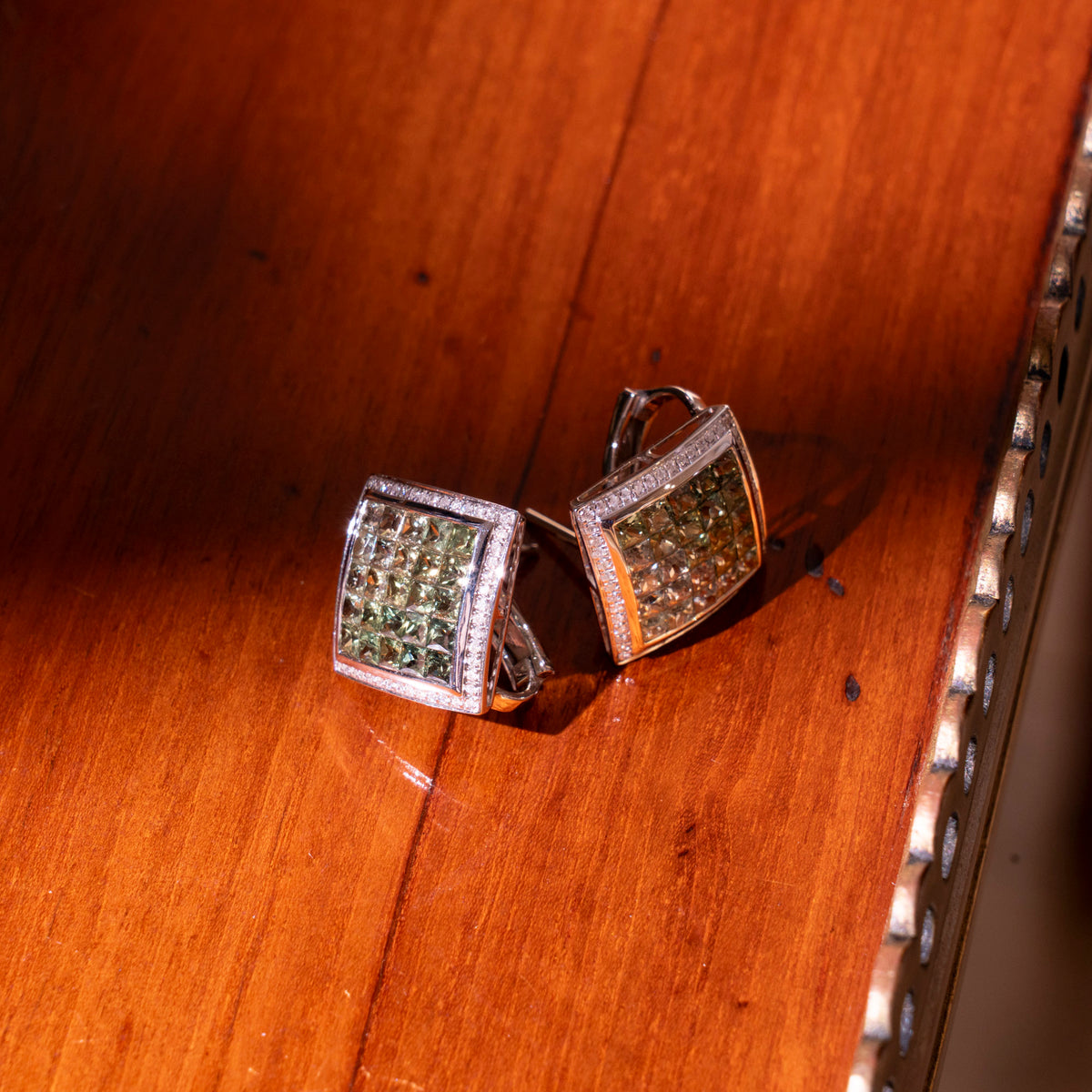 Ohrstecker mit Saphiren und Diamanten