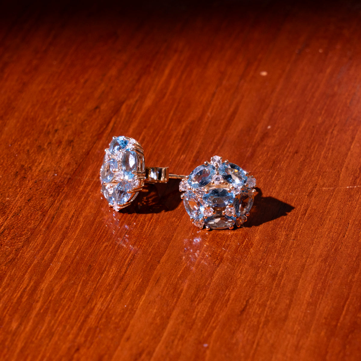 Aquamarin Ohrstecker mit Diamanten