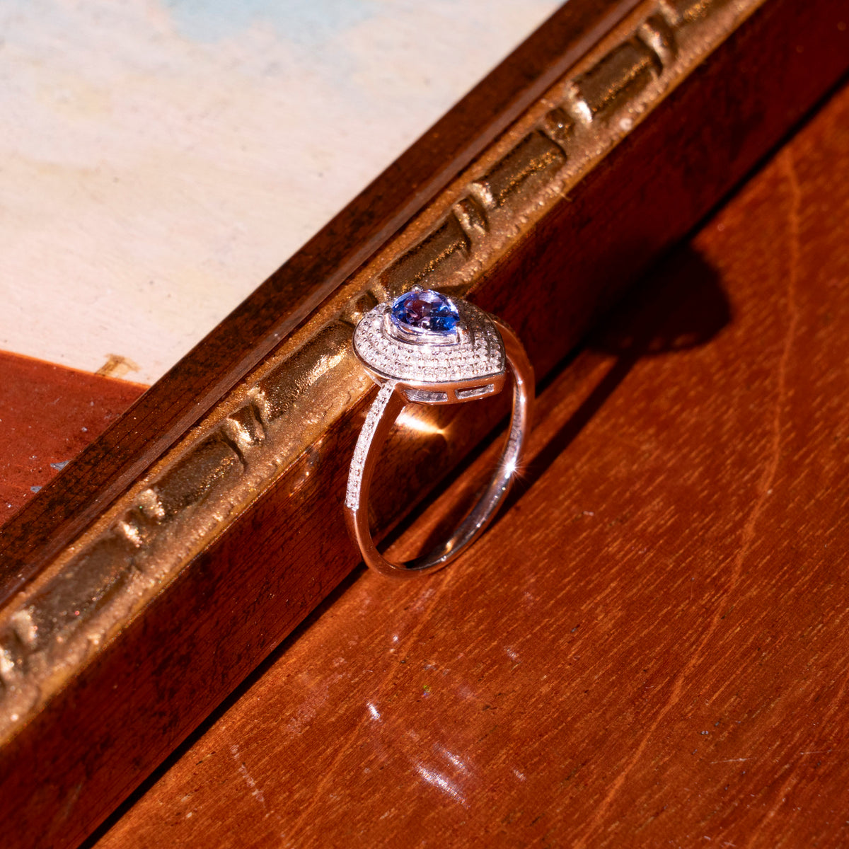 Tansanit Ring mit Diamanten