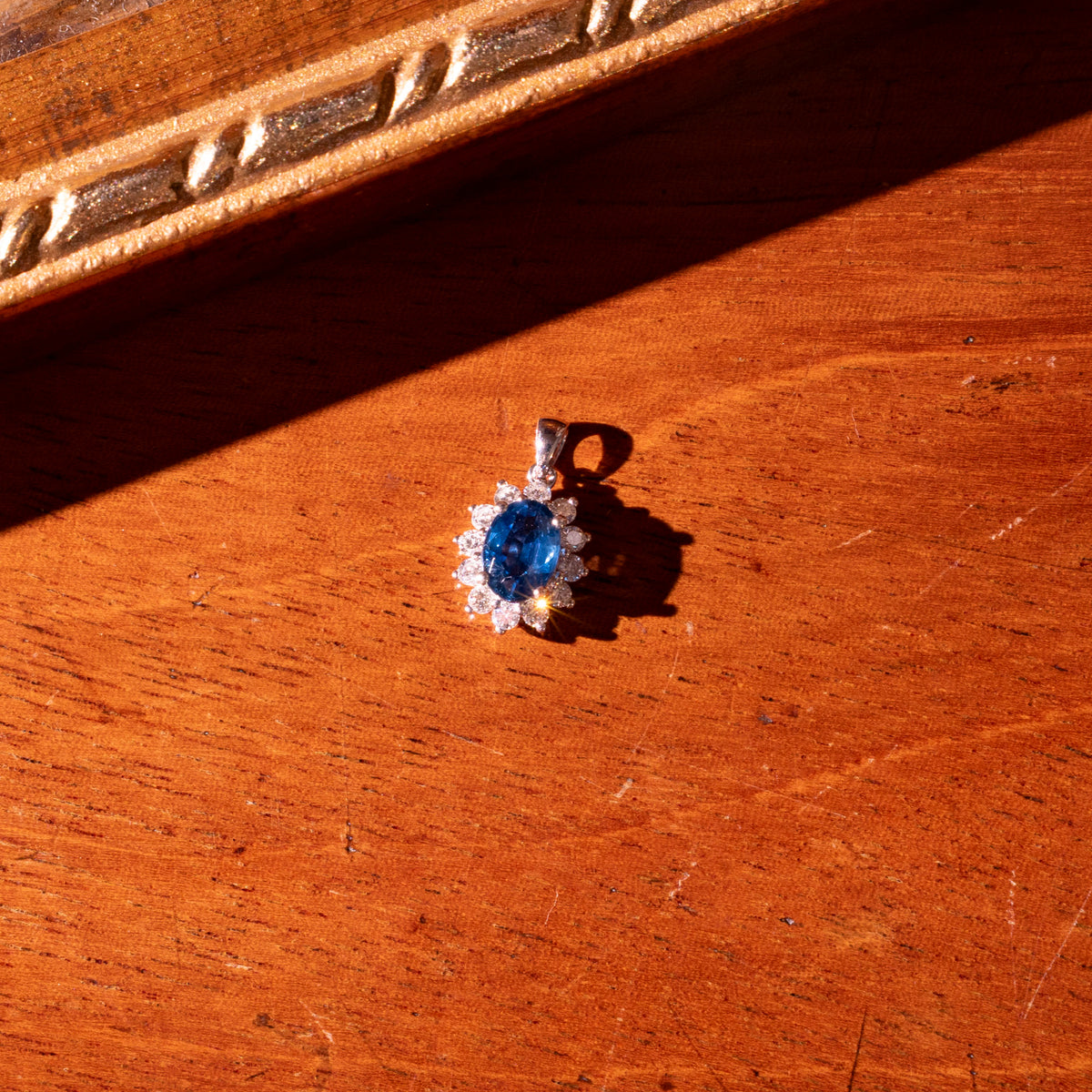 Aquamarin Anhänger mit Diamanten