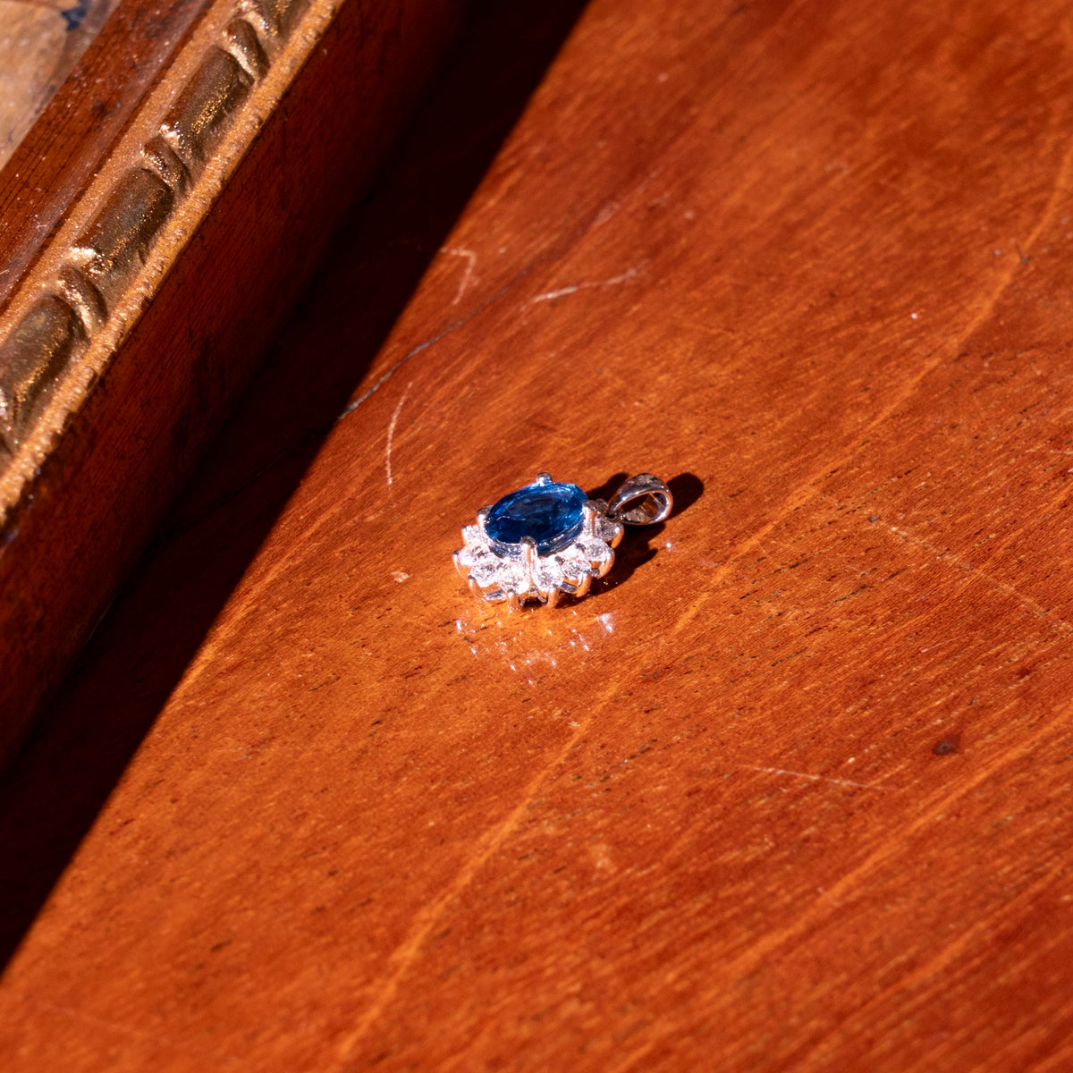 Aquamarin Anhänger mit Diamanten