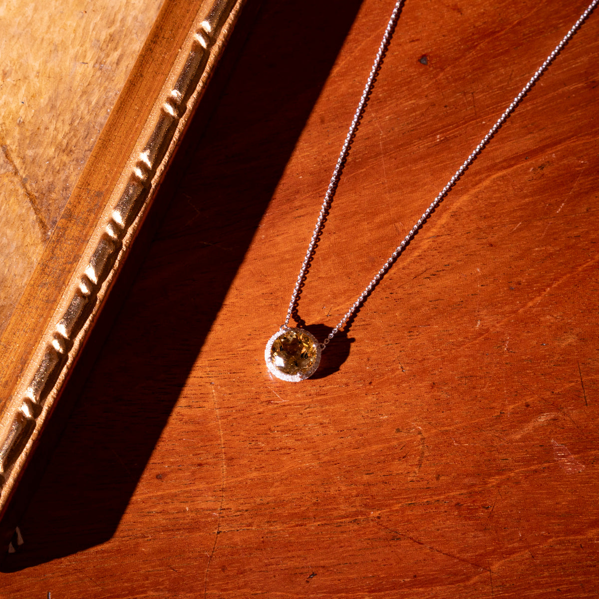 Beryll Halskette mit Diamanten