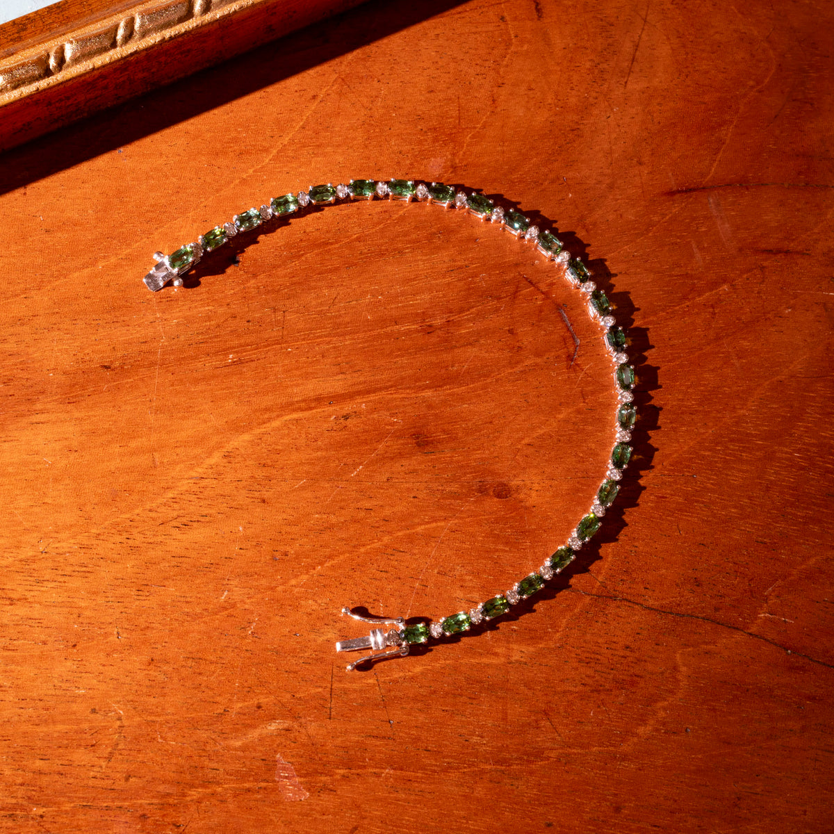 Tennis-Armband mit Turmalinen und Diamanten