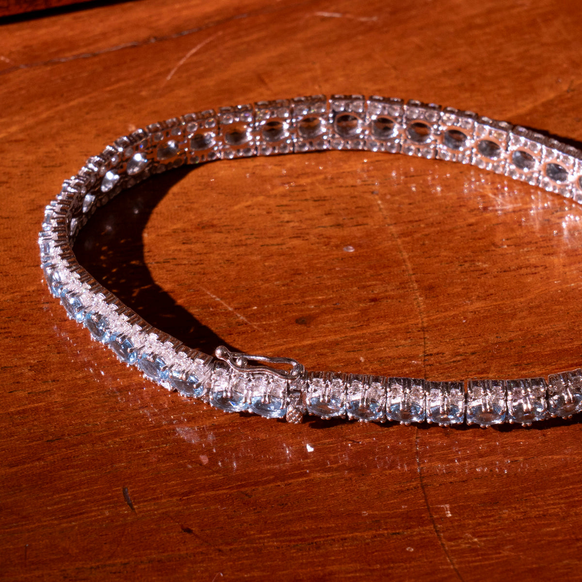 Armband mit Diamanten und Aquamarinen