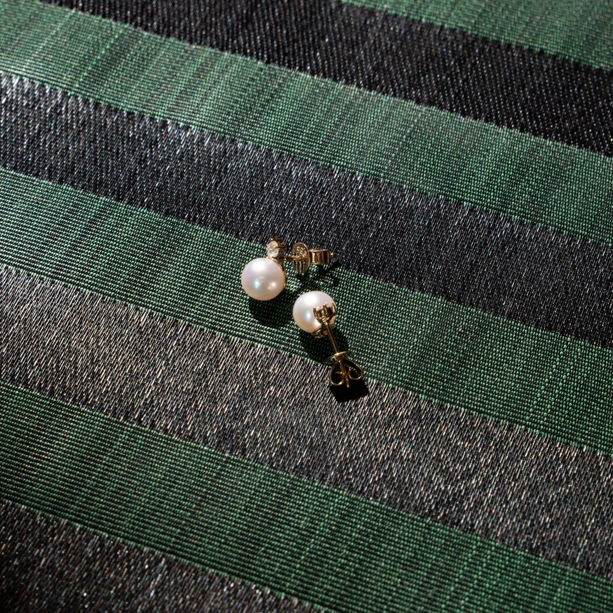 Ohrstecker mit Perlen und Diamanten