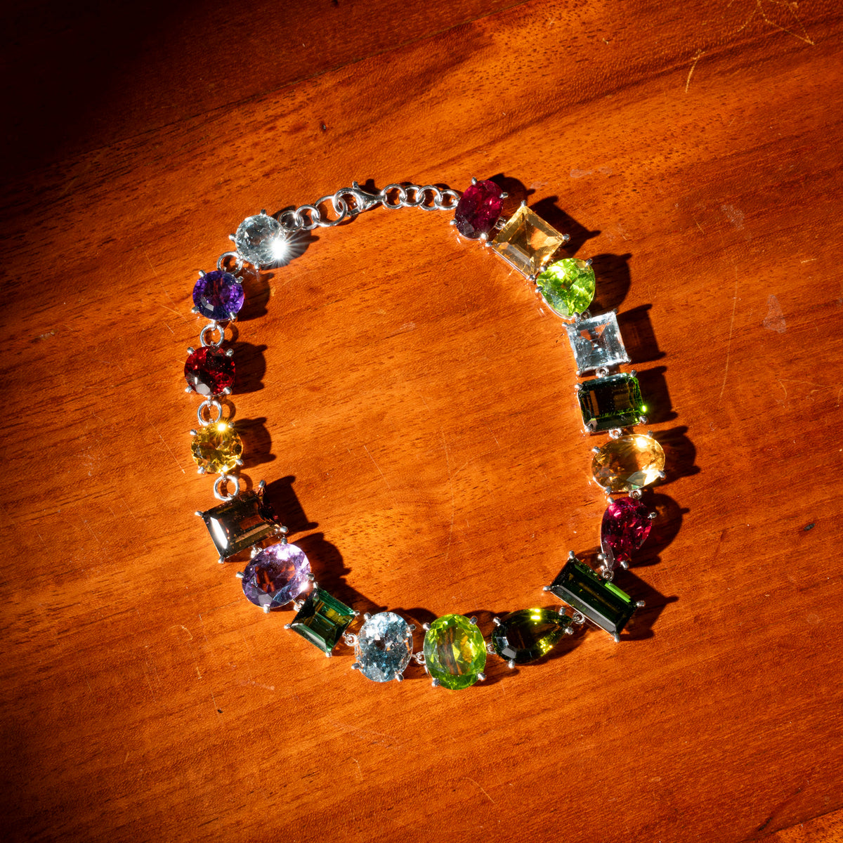 Farbenfrohes Weißgold Armband