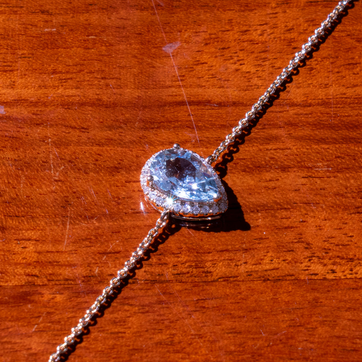 Armband mit Aquamarin-Anhänger