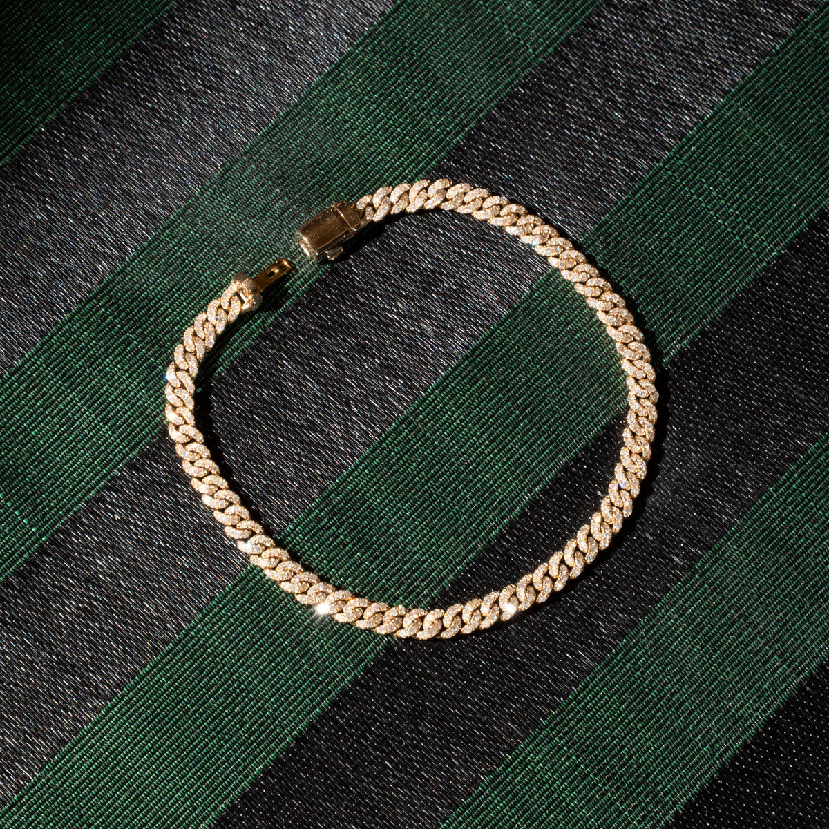 Panzerarmband mit Steinbesatz