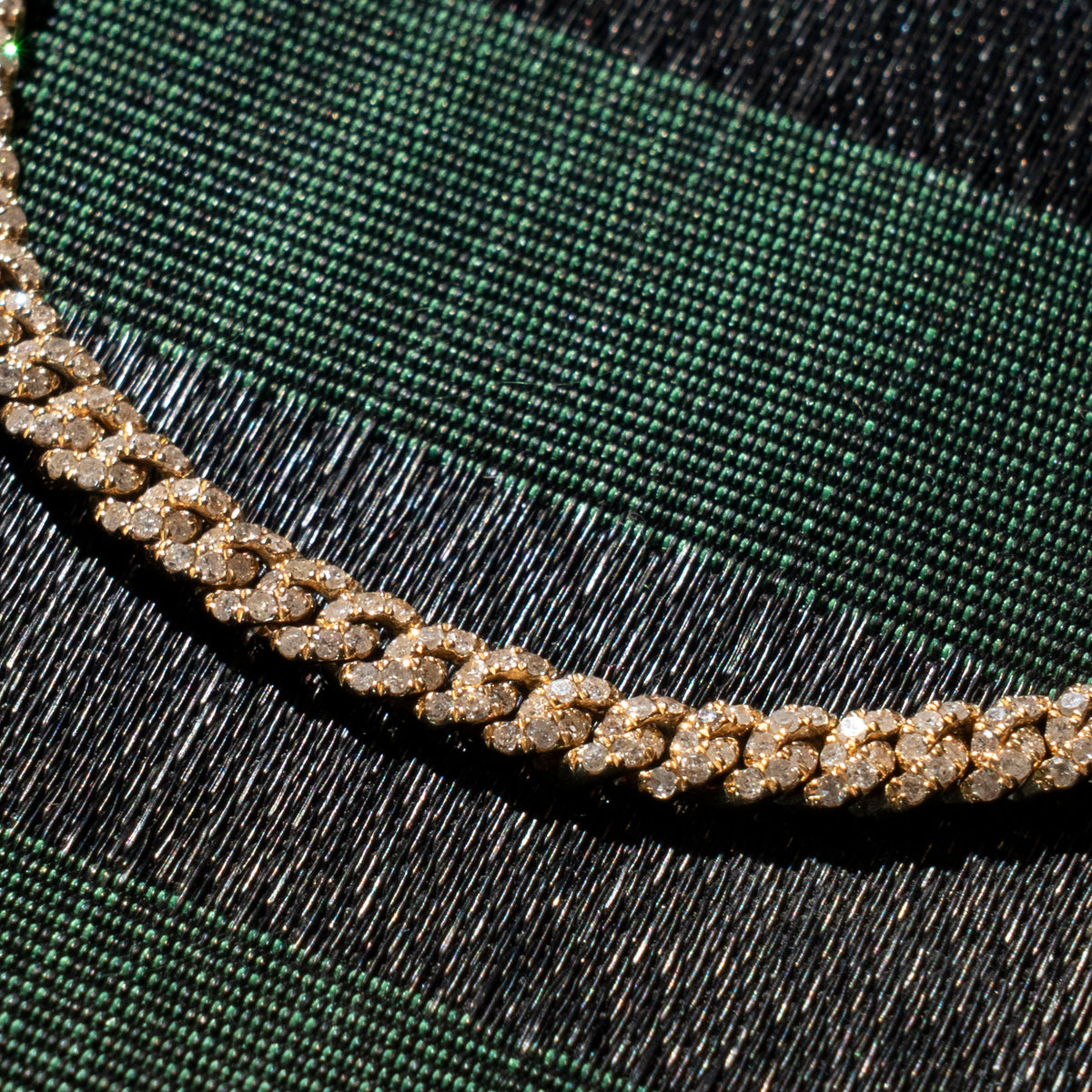 Panzerarmband mit Steinbesatz