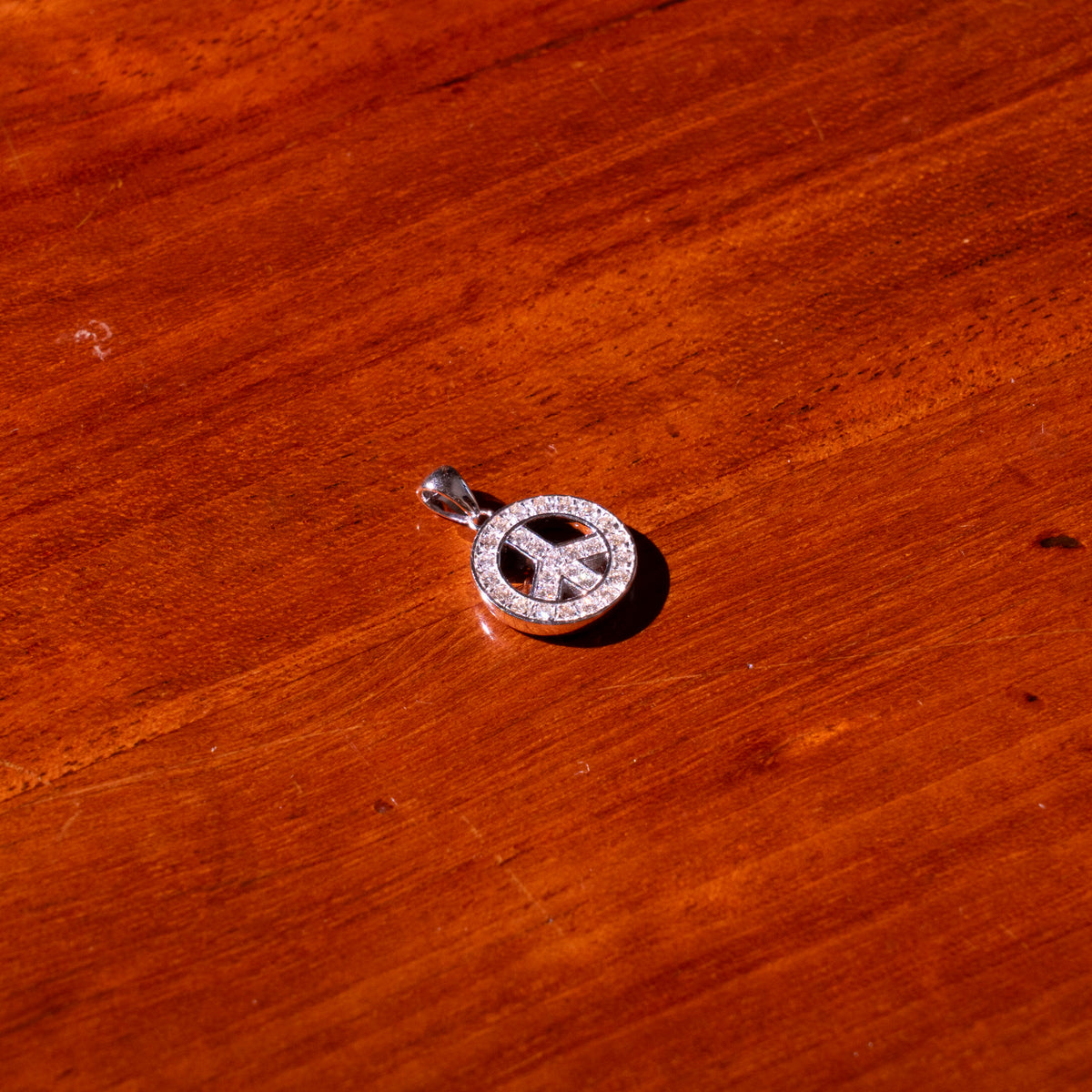 Peace-Anhänger mit Diamanten