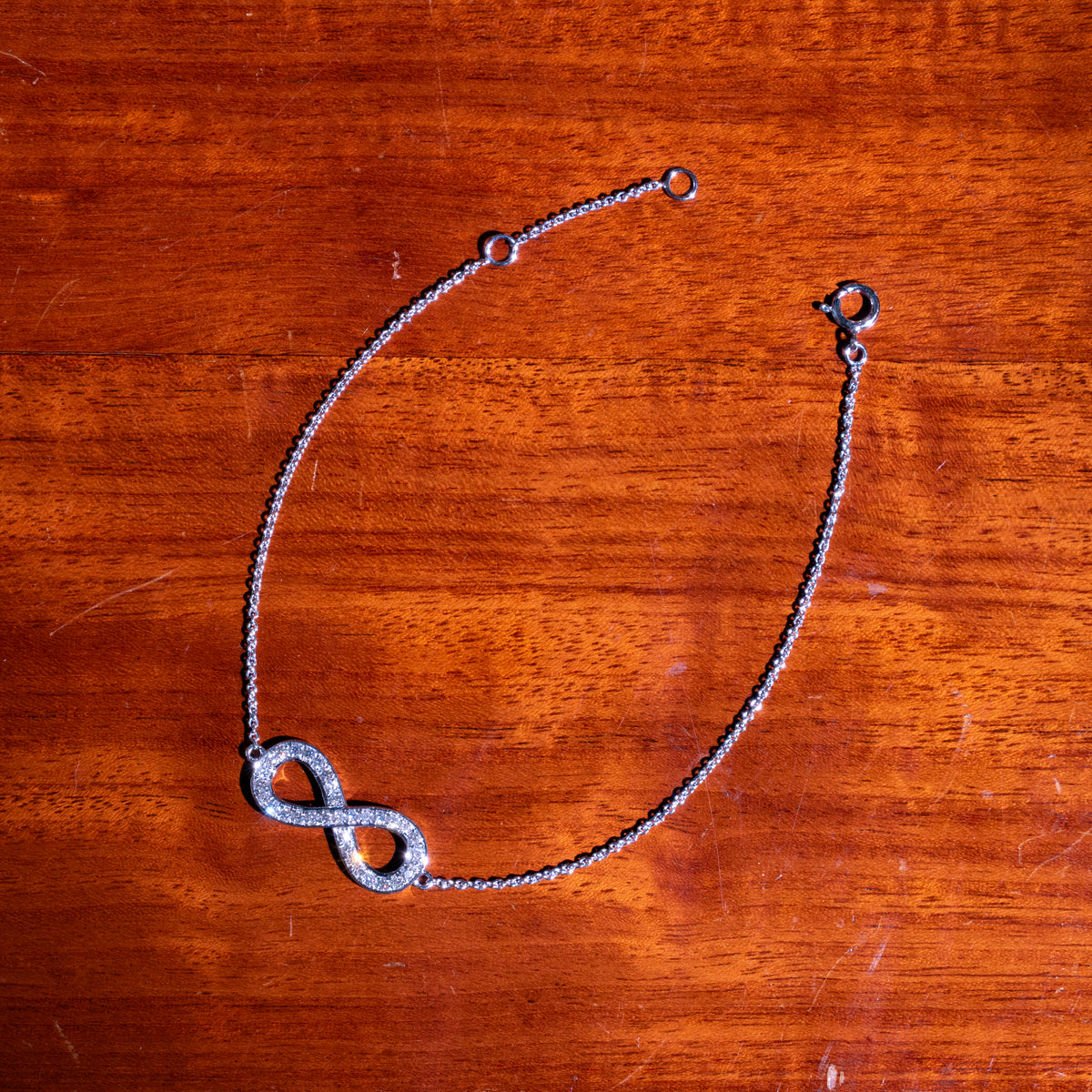 Armband Unendlichkeit mit Diamanten